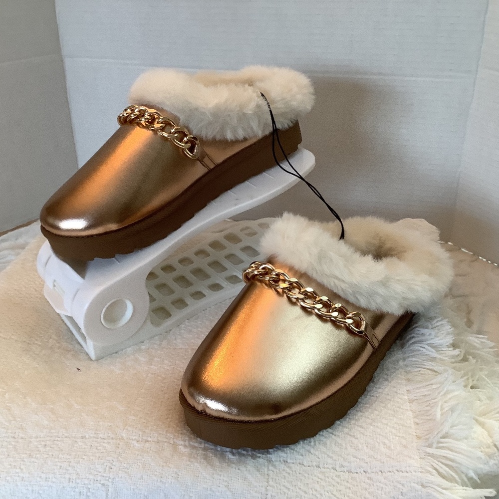 NWOT Jessica Carlyle gold slip on mules fur bling siz 6